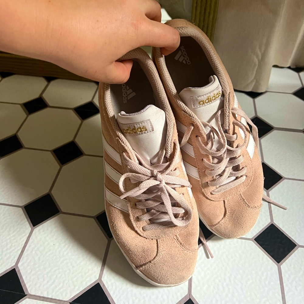 Adidas Sneakers